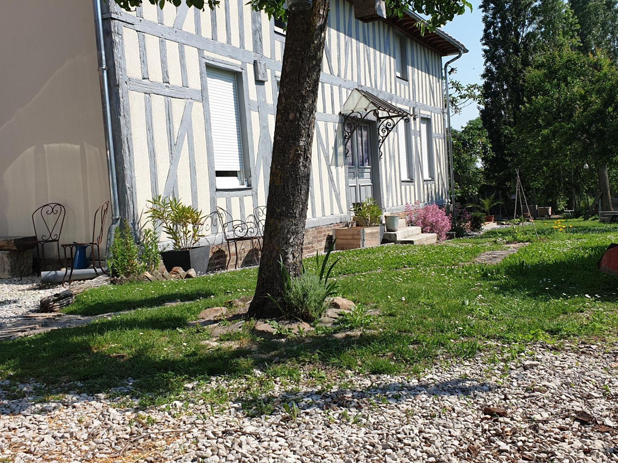 Bed and Breakfast Sous Les Toits Dosches Екстер'єр фото